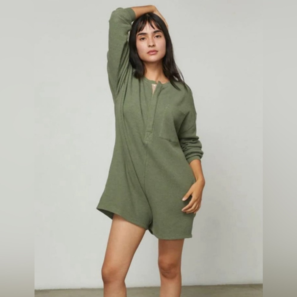 LUNYA Restore Thermal Long Sleeve Romper- Size Large can fit an XL